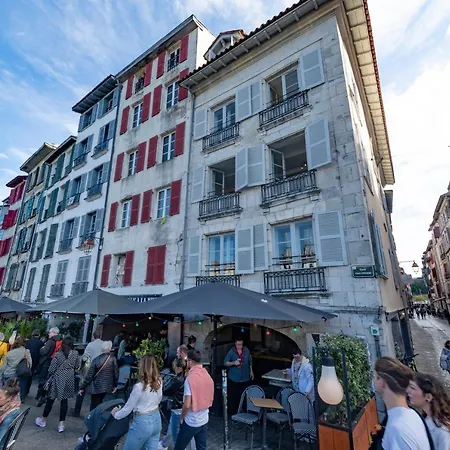 Duplex Typique Centre Appartamento *