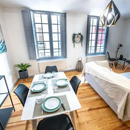 Duplex Typique Centre Apartment *